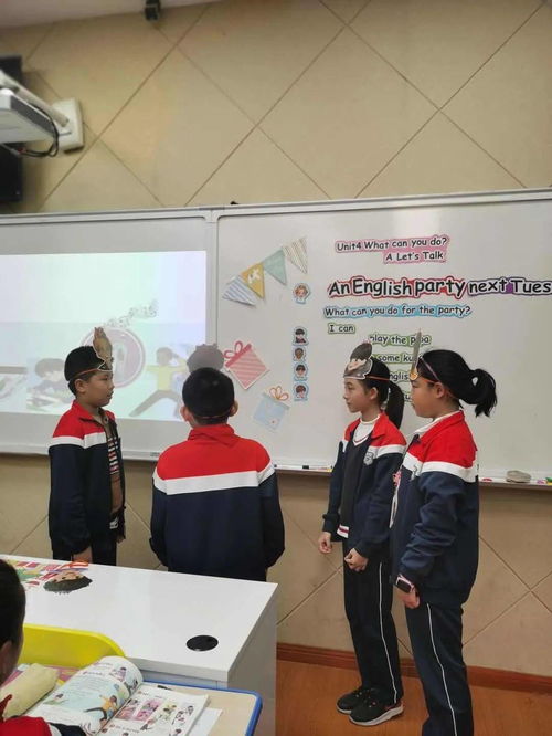 專家引領(lǐng)，助推成長 基于文本分析與創(chuàng)新的小學(xué)英語教學(xué)設(shè)計與實(shí)施專題研訓(xùn)活動紀(jì)實(shí)